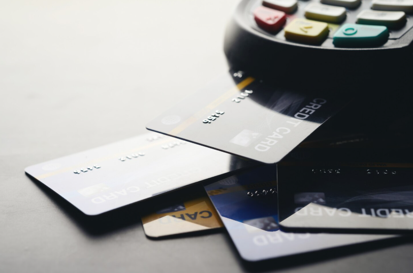 лучшие дебетовые карты в 2025 году